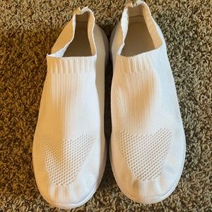 Walking tennis shoes
